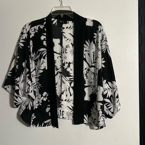 BCX black and white floral kimono style open shirt
